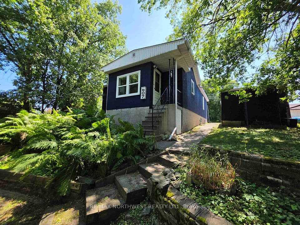607 First Street South, Kenora, ON P9N 1E1 – main photo
