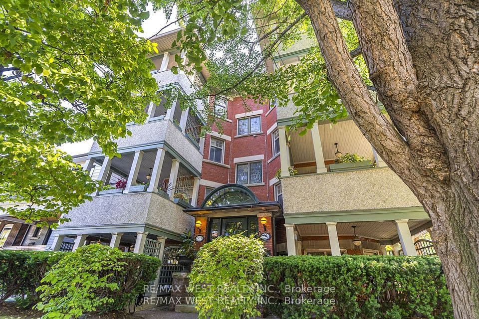 9A Humewood Drive, Toronto, ON M6C 1C9 – main photo