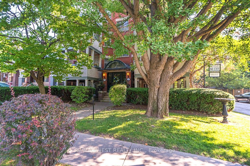 9B Humewood Drive, Toronto, ON M6C 1C9 – main photo