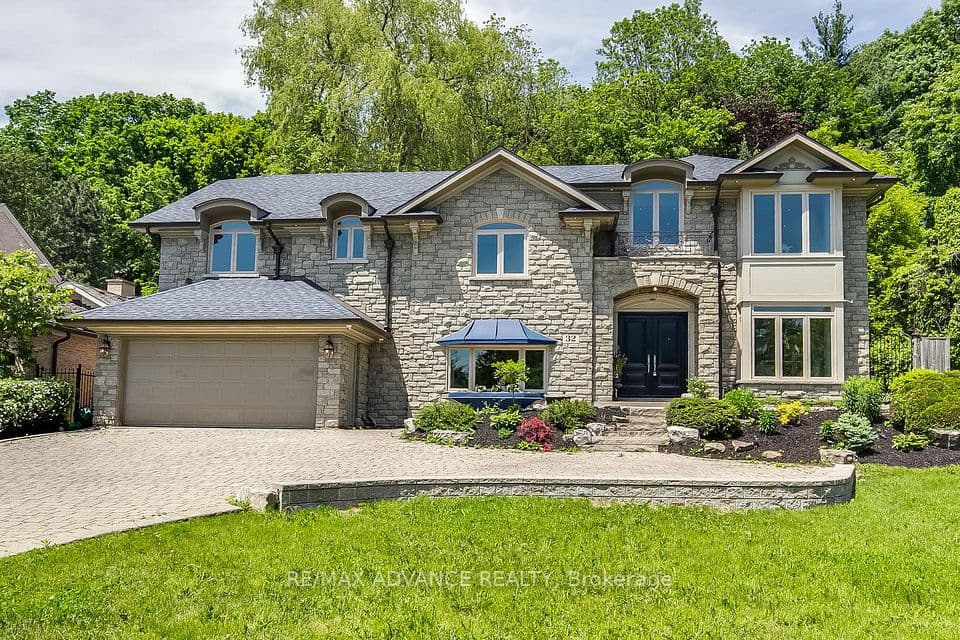 32 Brookfield Road, Toronto, ON M2P 1A9 – main photo