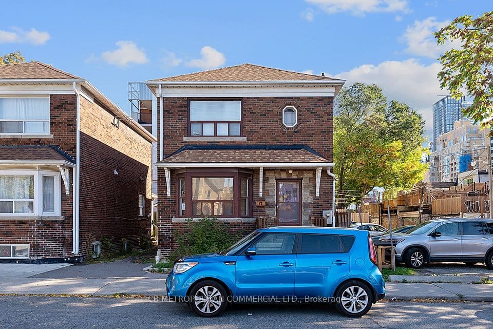 15-17 Augusta Avenue, Toronto, ON M5T 2K7 – photo 3