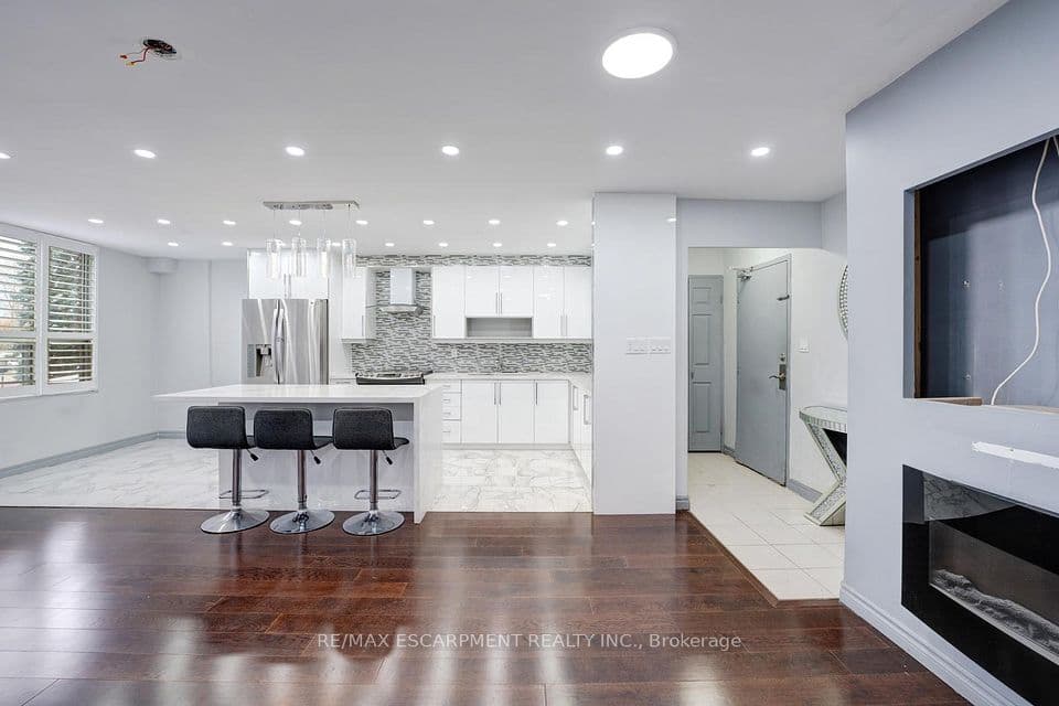10 Edgecliff Golfway 206, Toronto, ON M3C 3A3 – photo 3