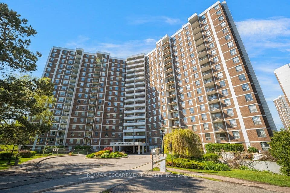 10 Edgecliff Golfway 206, Toronto, ON M3C 3A3 – main photo