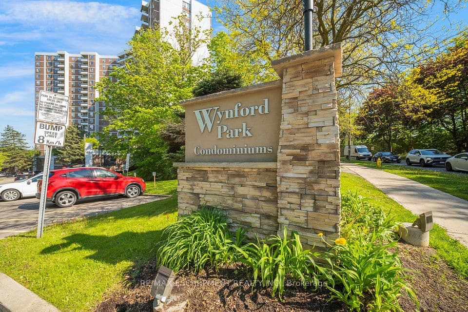 10 Edgecliff Golfway 206, Toronto, ON M3C 3A3 – photo 2