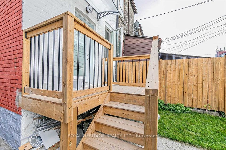 66a Bellevue Avenue, Toronto, ON M5T 2N4 – photo 2