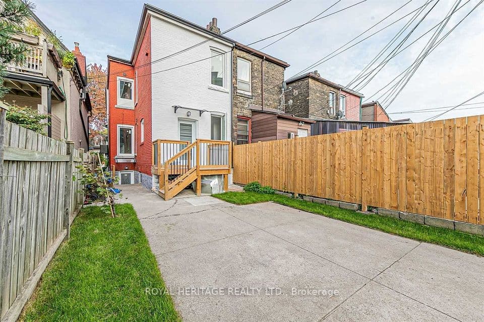 66a Bellevue Avenue, Toronto, ON M5T 2N4 – photo 3