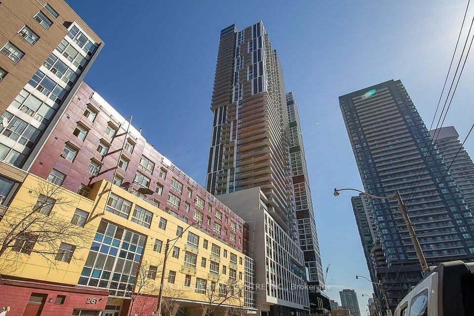 251 Jarvis Street 4709, Toronto, ON M5B 0C3 – main photo