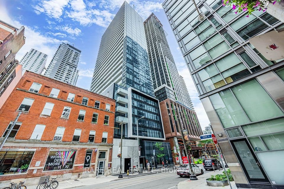 11 Charlotte Street 2404, Toronto, ON M5V 0M6 – main photo