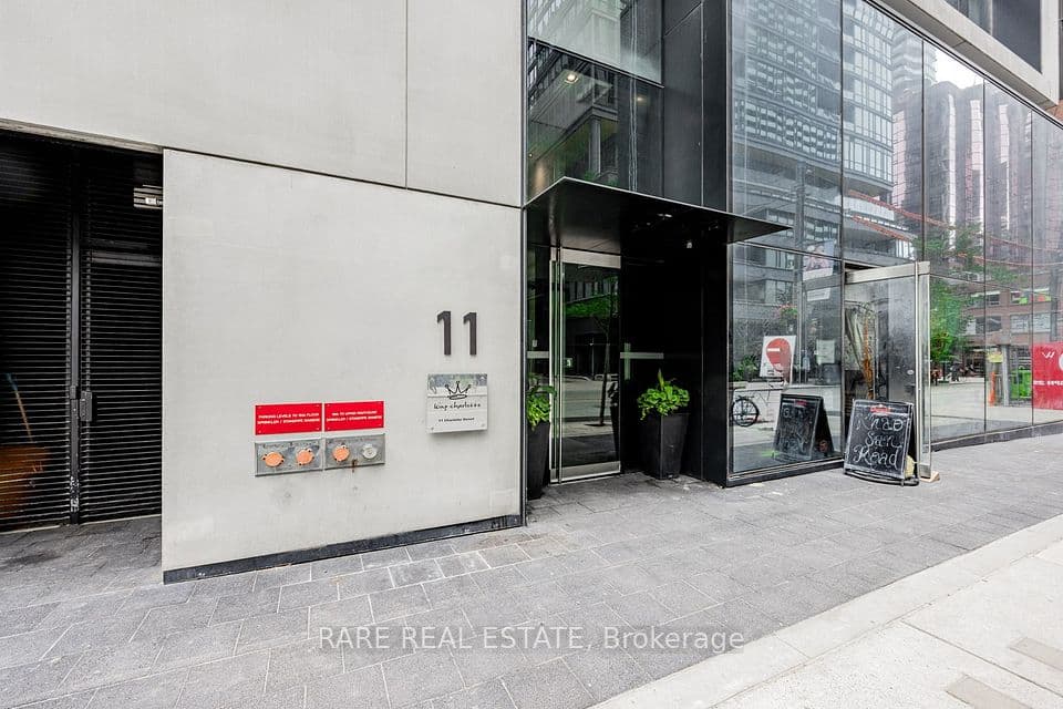 11 Charlotte Street 2404, Toronto, ON M5V 0M6 – photo 3