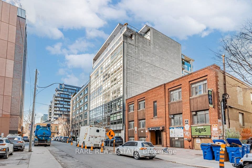 42 Camden Street 302, Toronto, ON M5V 1V1 – main photo