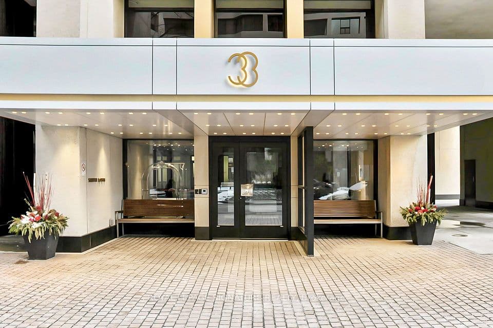 33 Harbour Square 410/204, Toronto, ON M5J 2G2 – main photo