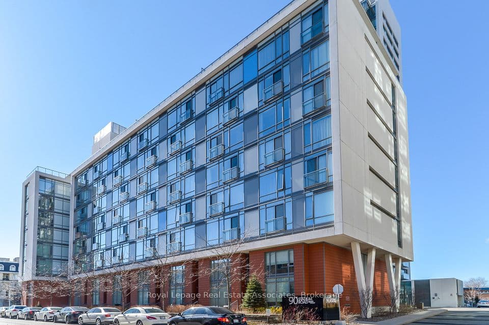 90 Stadium Road 1002, Toronto, ON M5V 3W5 – main photo