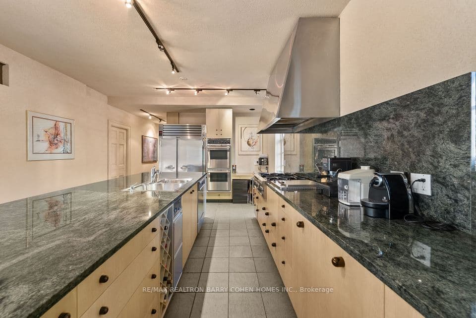 7 Alderbrook Drive, Toronto, ON M3B 1E3 – photo 3