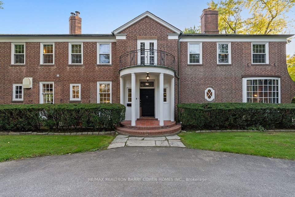 7 Alderbrook Drive, Toronto, ON M3B 1E3 – main photo