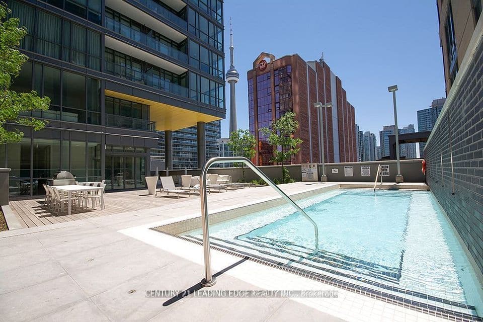 8 Charlotte Street 405, Toronto, ON M5V 0K4 – main photo