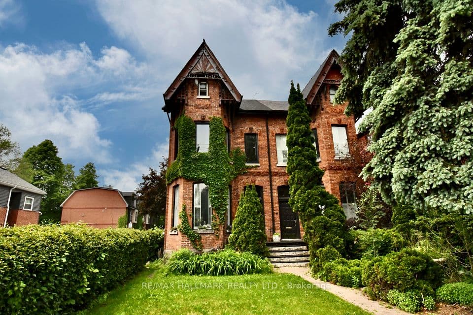 34 River Street, Toronto, ON M5A 3N9 – main photo