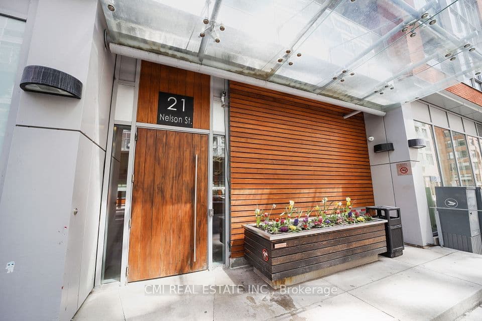 21 Nelson Street LPH30, Toronto, ON M5V 3H9 – photo 2