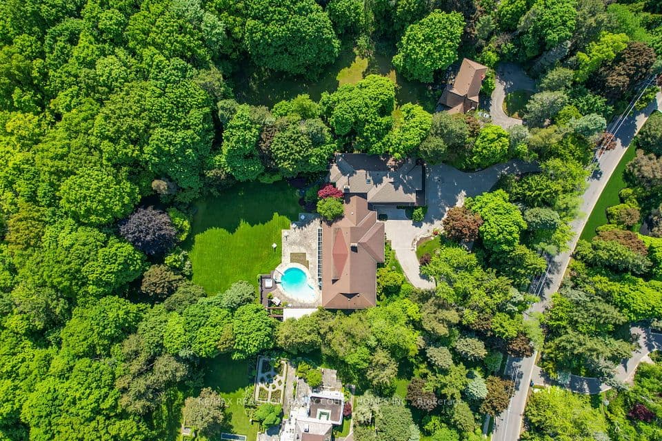 50 Park Lane Circle, Toronto, ON M3C 2N2 – main photo