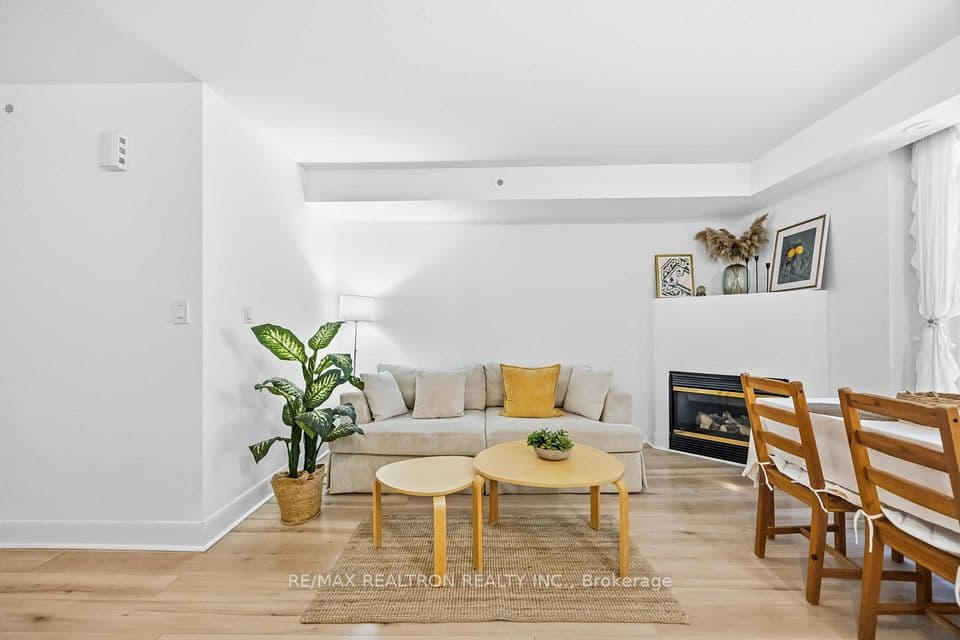 415 Jarvis Street 121, Toronto, ON M4Y 3C1 – photo 2