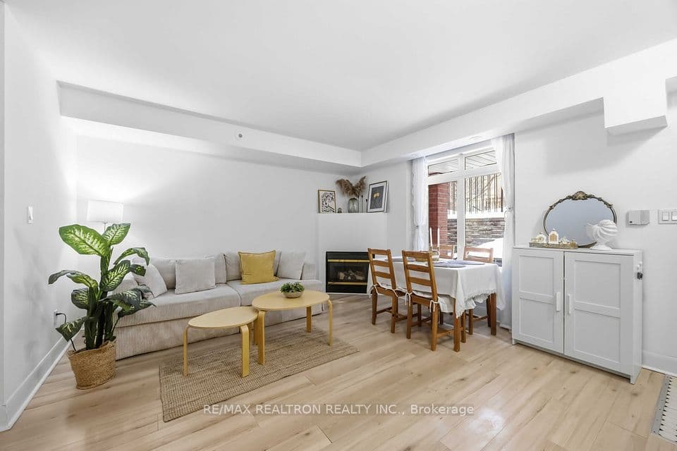 415 Jarvis Street 121, Toronto, ON M4Y 3C1 – main photo