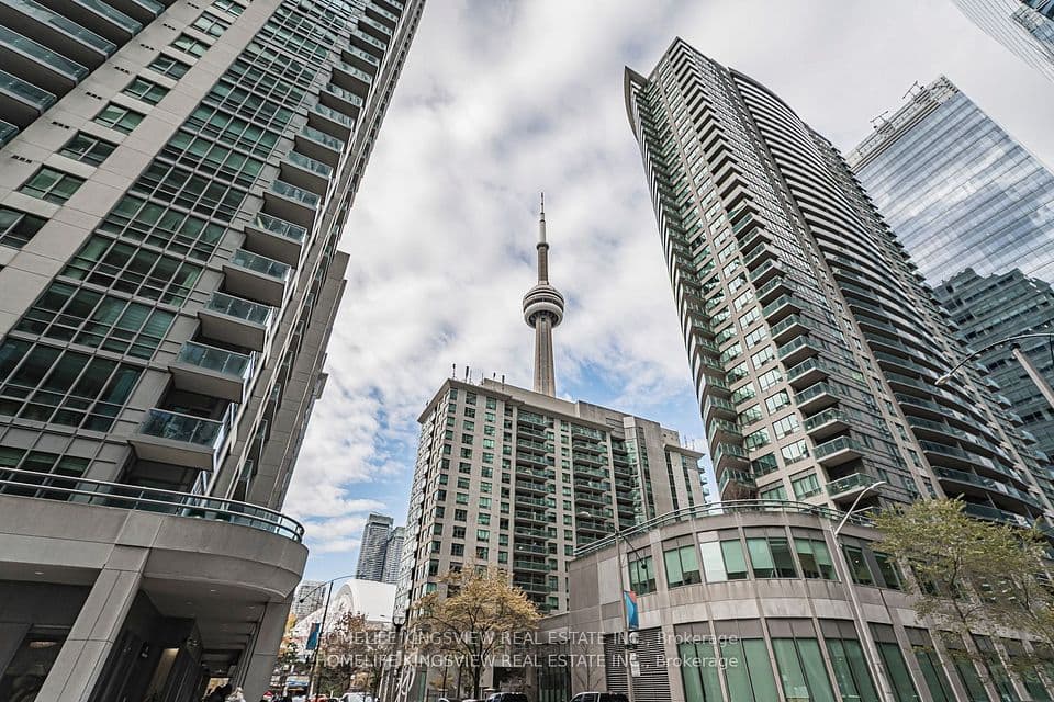 12 York Street 1001, Toronto, ON M5J 0A9 – main photo