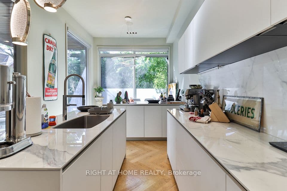 18 Mitchell Avenue, Toronto, ON M6J 1B9 – photo 3