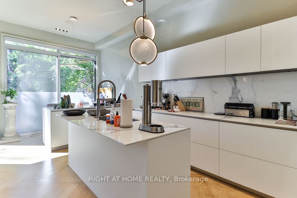 18 Mitchell Avenue, Toronto, ON M6J 1B9 – photo 2