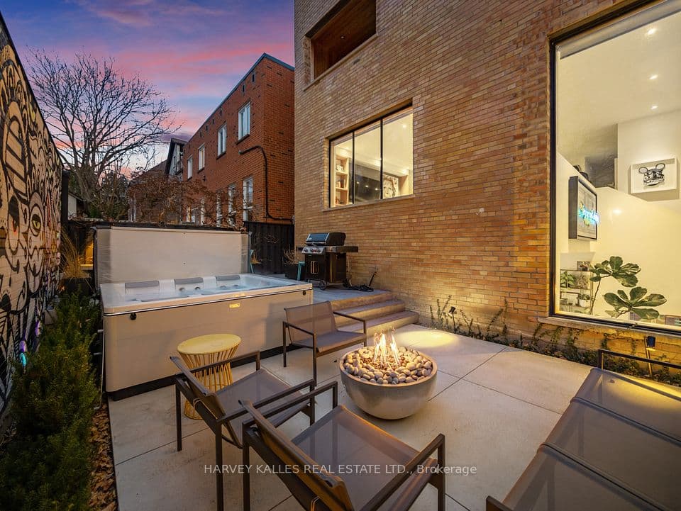 34 Coulson Avenue B, Toronto, ON M4V 1Y5 – photo 3