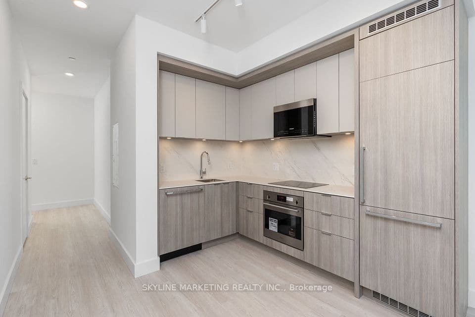 6 Greenbriar Road 210, Toronto, ON M2K 0H6 – main photo