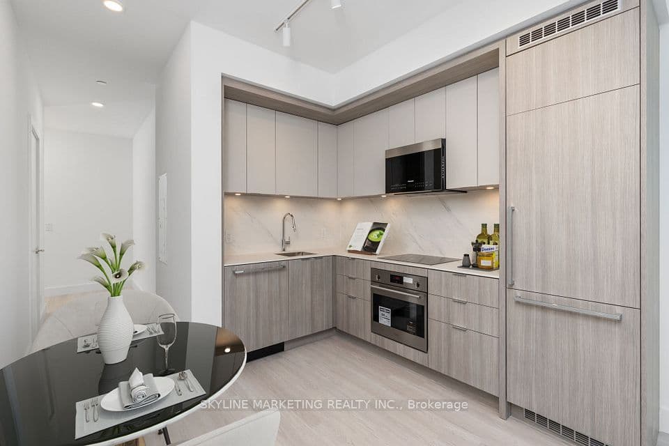 6 Greenbriar Road 210, Toronto, ON M2K 0H6 – photo 2