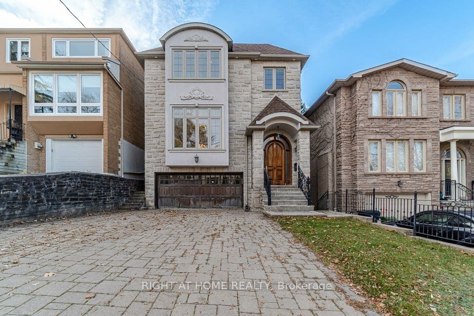 12 Walder Avenue, Toronto, ON M4P 2R5 – main photo