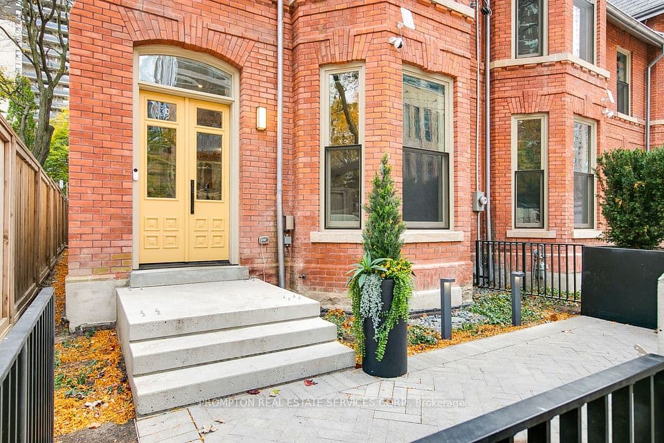11 Gloucester Street, Toronto, ON M4Y 1L8 – photo 3