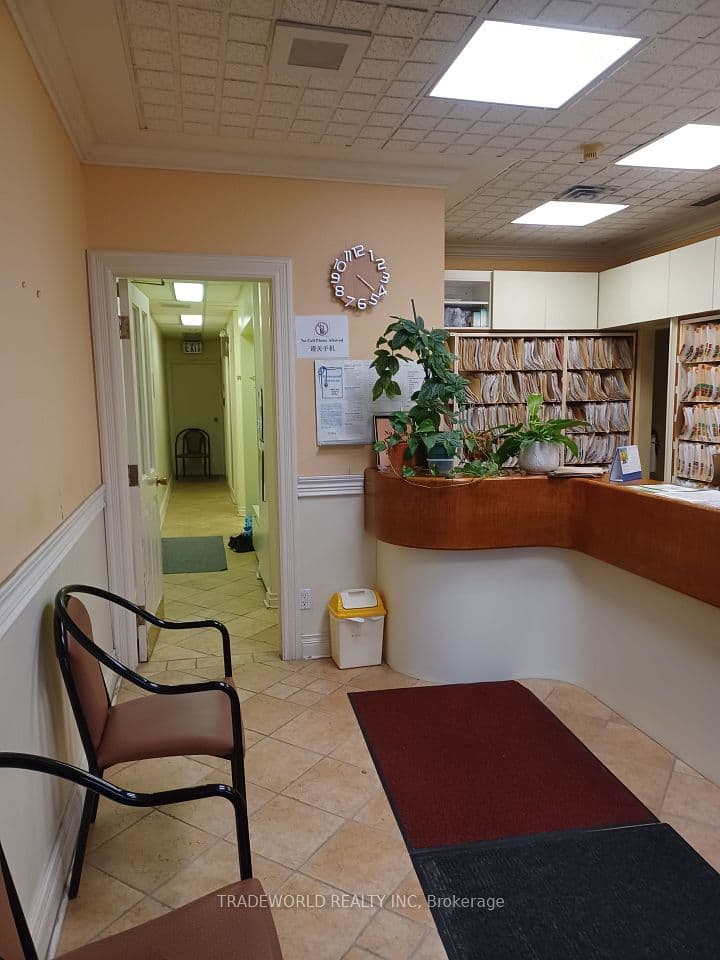 110 Beverley Street, Toronto, ON M5T 1Y2 – photo 2