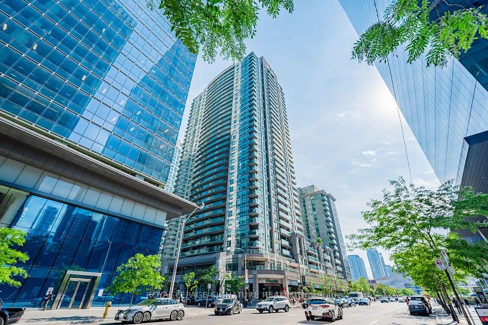 30 Grand Trunk Crescent 3906, Toronto, ON M5J 3A4 – photo 2