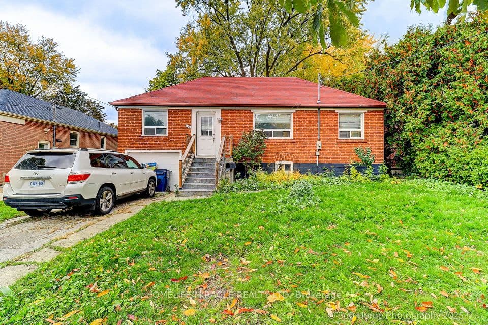 106 Johnston Avenue, Toronto, ON M2N 1H2 – main photo