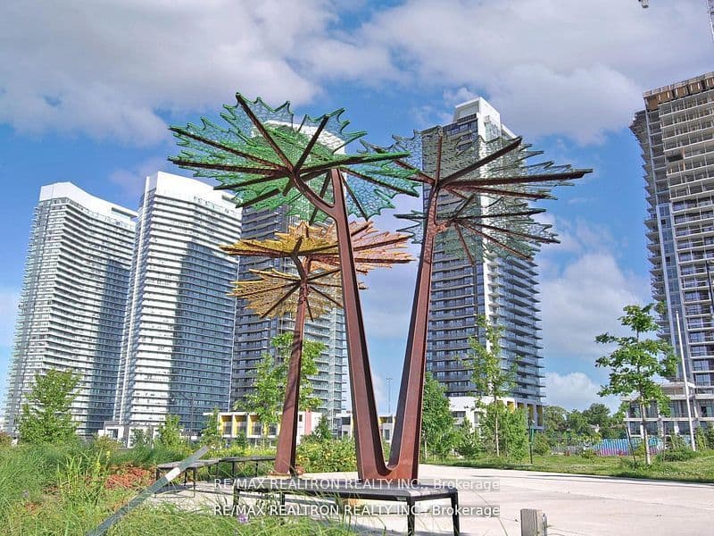 95 McMahon Drive Th515, Toronto, ON M2K 0H2 – main photo