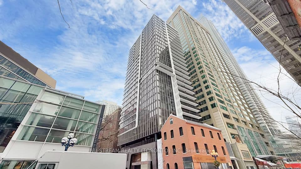 771 Yonge Street 2011, Toronto, ON M4W 0B8 – main photo
