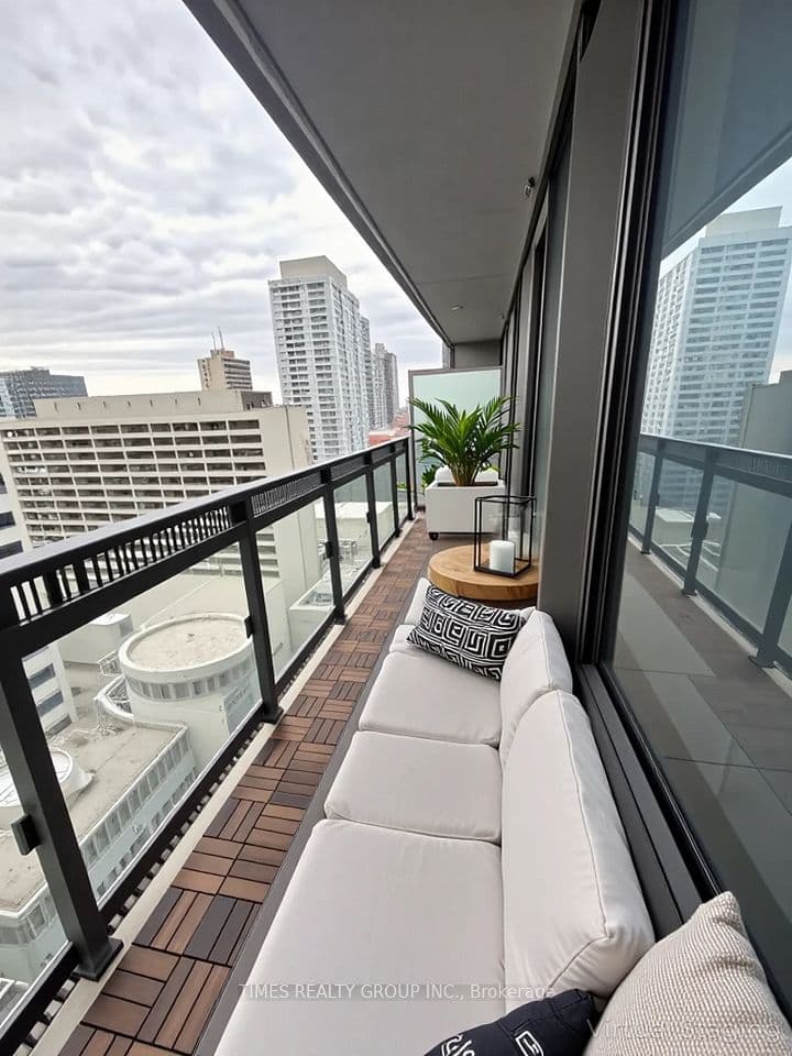 8 Eglinton Avenue E 1102, Toronto, ON M4P 1A6 – photo 3