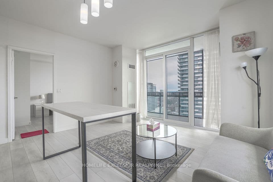 8 Eglinton Avenue E 2002, Toronto, ON M4P 0C1 – photo 3