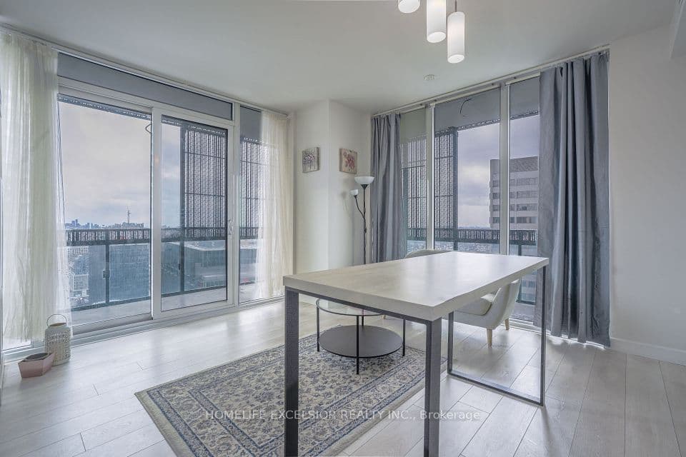 8 Eglinton Avenue E 2002, Toronto, ON M4P 0C1 – photo 2