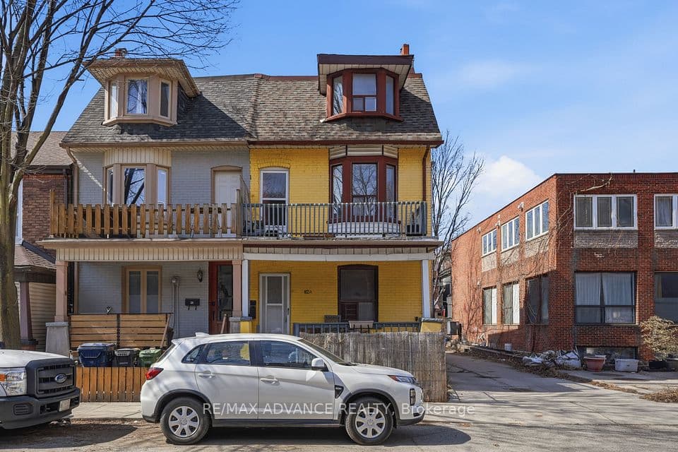 82A Augusta Avenue, Toronto, ON M5T 2L1 – main photo