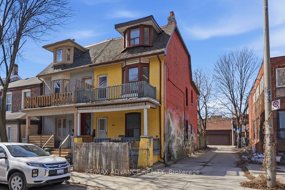 82A Augusta Avenue, Toronto, ON M5T 2L1 – photo 2