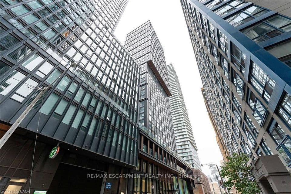 82 Dalhousie Street 909, Toronto, ON M5B 0C5 – main photo