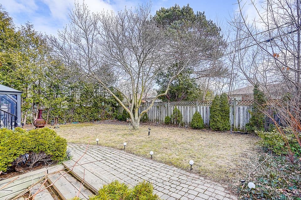 17 Averill Crescent, Toronto, ON M2M 2A8 – photo 3