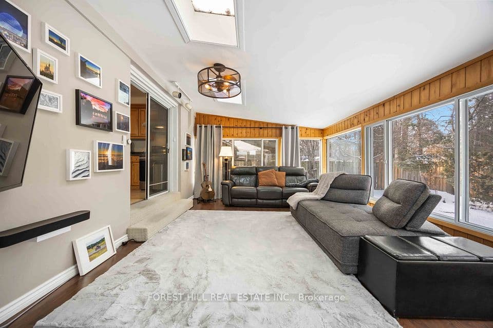 44 Addison Crescent, Toronto, ON M3B 1K8 – main photo