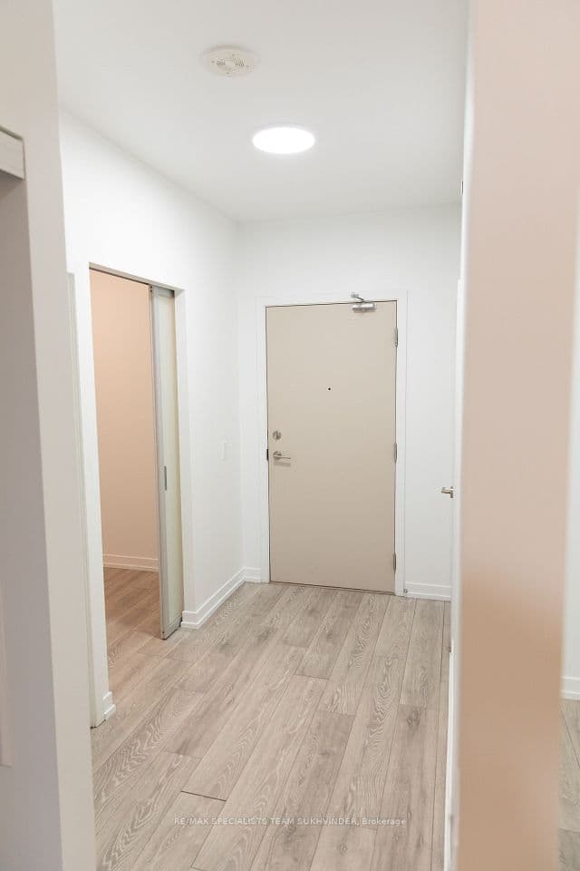 2020 Bathurst Street 637, Toronto, ON M5P 0A6 – photo 2