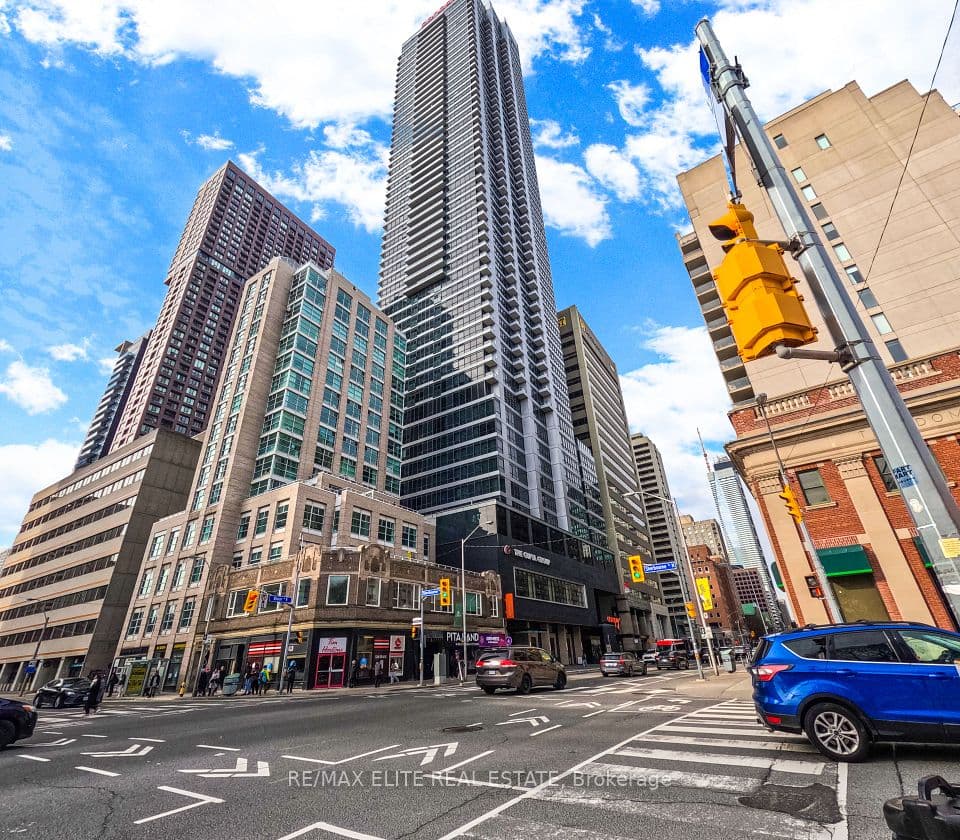 395 Bloor Street E 1711, Toronto, ON M4W 0B4 – main photo