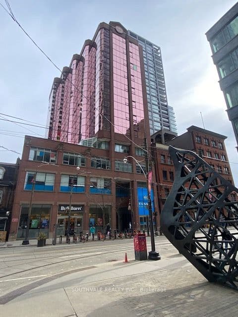 393 King St. W 1107, Toronto, ON M5V 3G8 – main photo