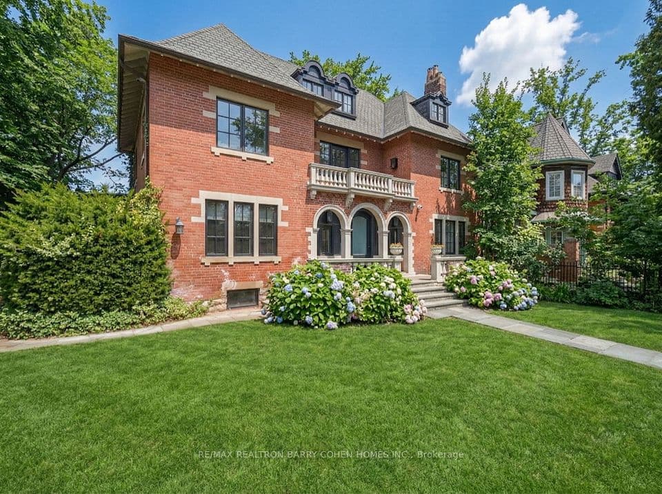 62 Maple Avenue, Toronto, ON M4W 2T7 – photo 2