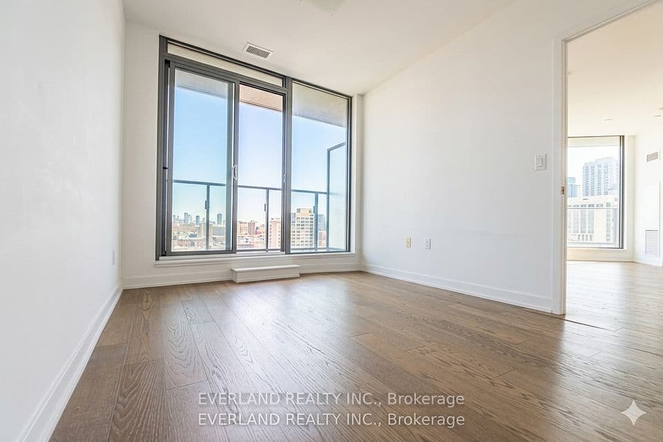 11 Wellesley Street W 703, Toronto, ON M4Y 1E8 – photo 3